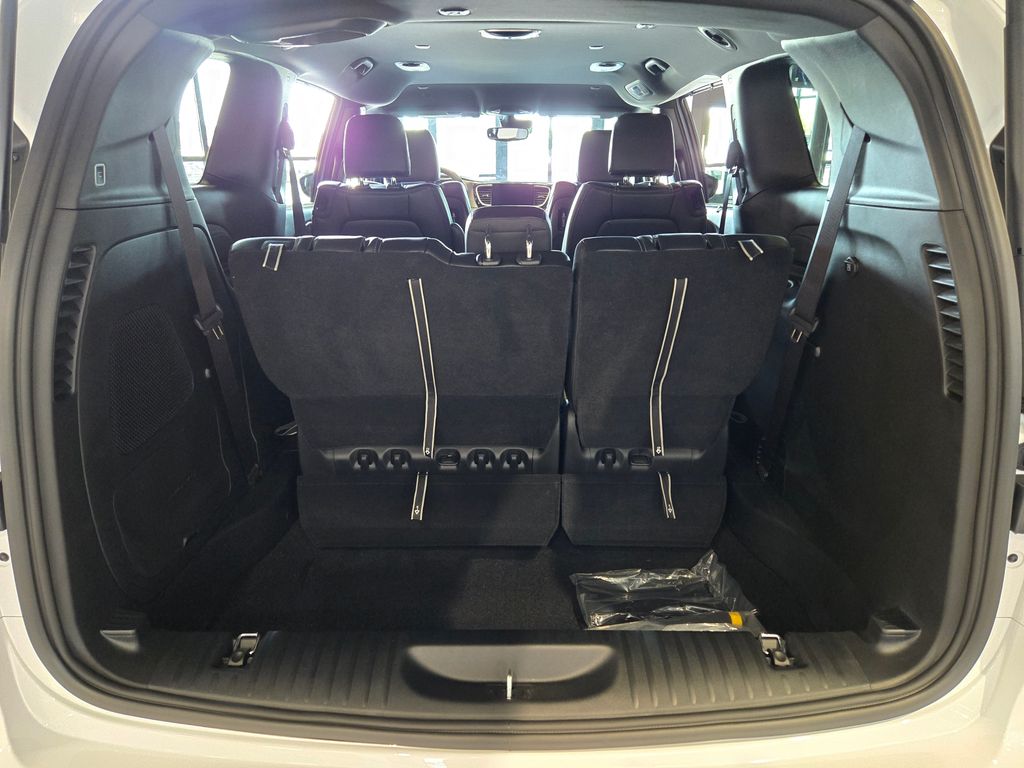 2025 Chrysler Pacifica photo 24
