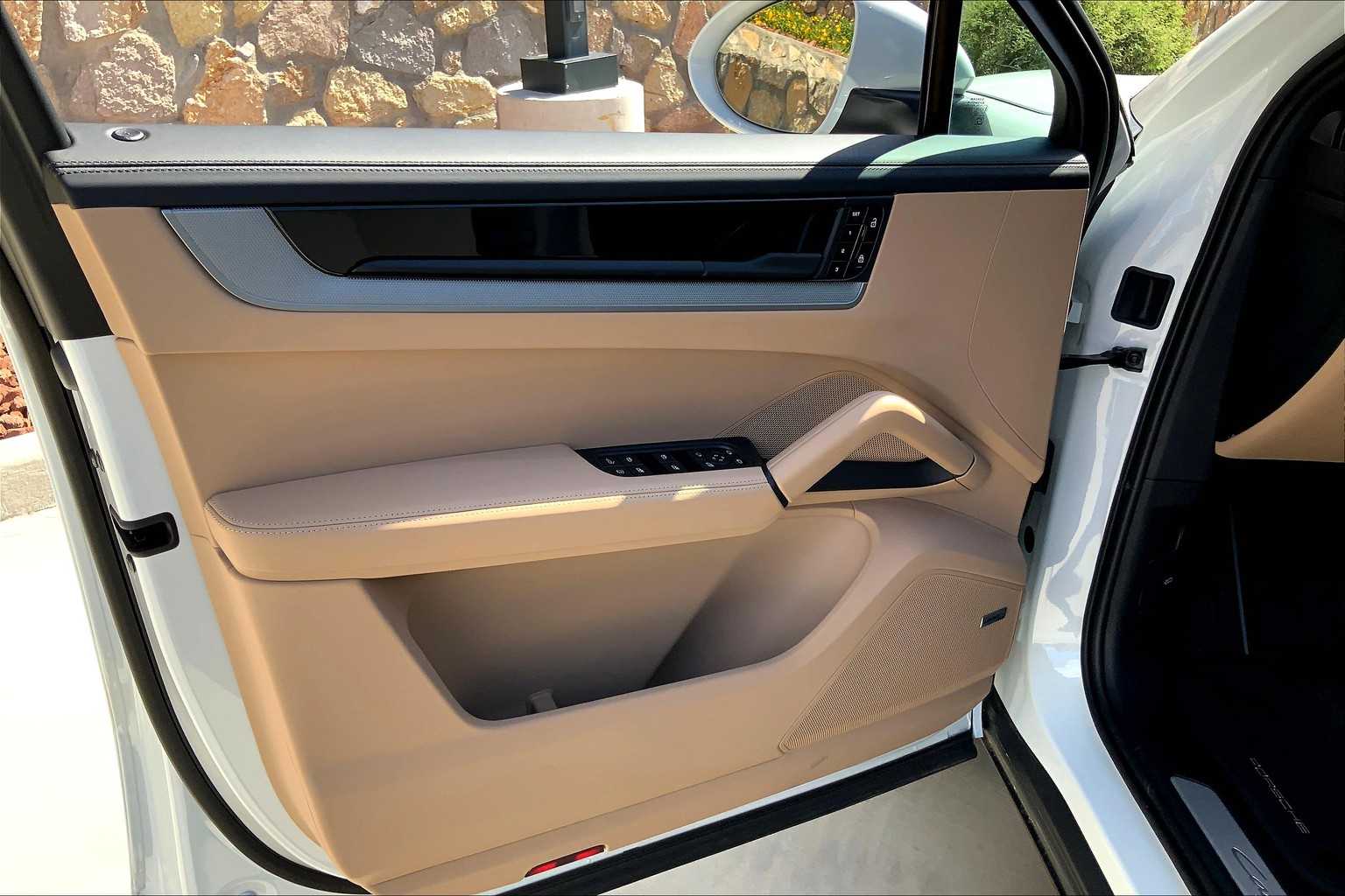 2025 Porsche Cayenne E-Hybrid Coupe photo 19