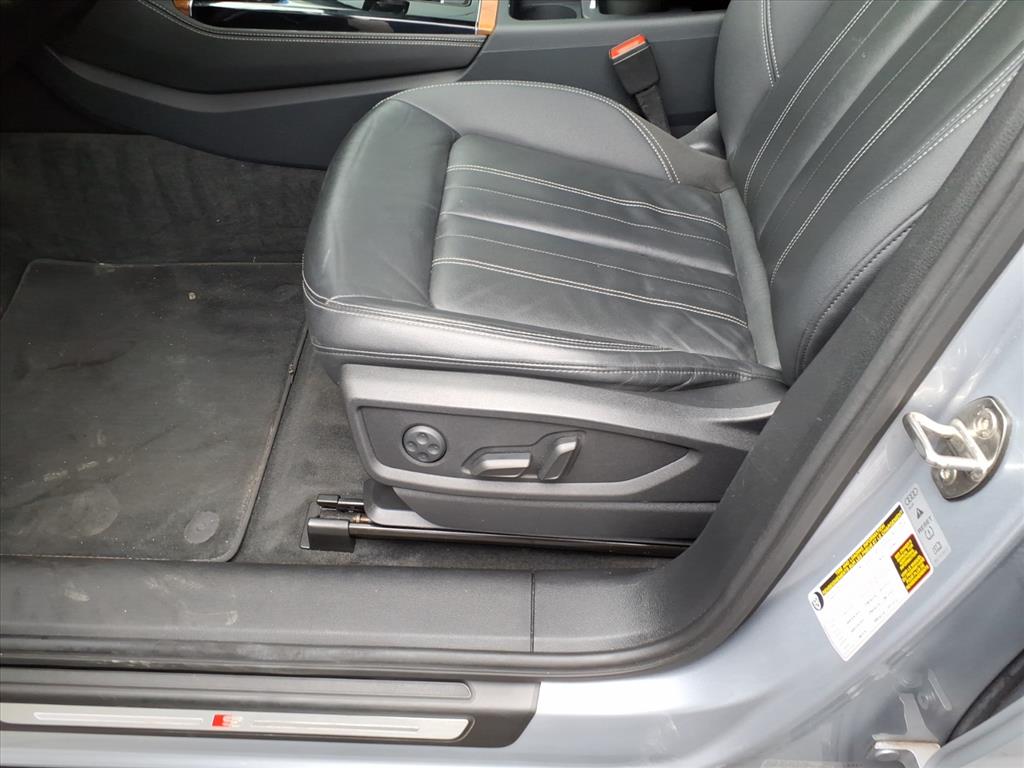 2022 Audi Q5 S line Plus 45 TFSI photo 7