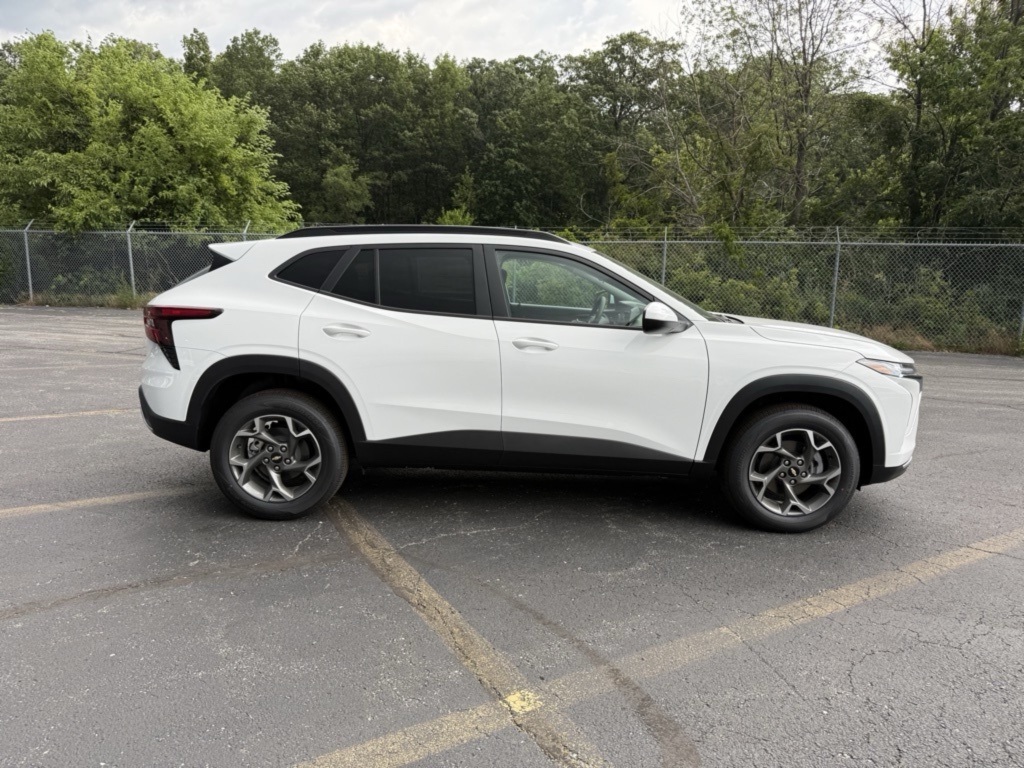 2025 Chevrolet Trax LT photo 15