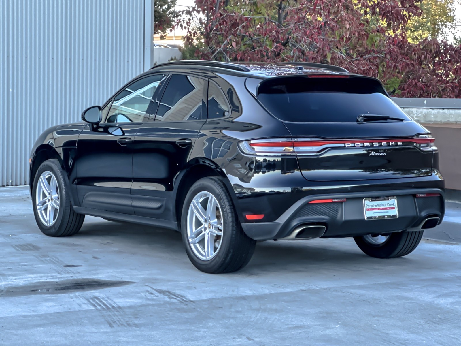 2023 Porsche Macan T photo 3