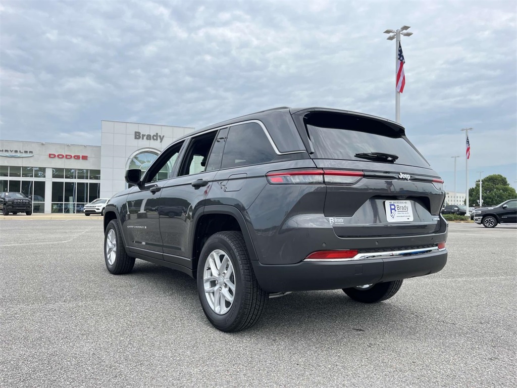 2025 Jeep Grand Cherokee Laredo X photo 2