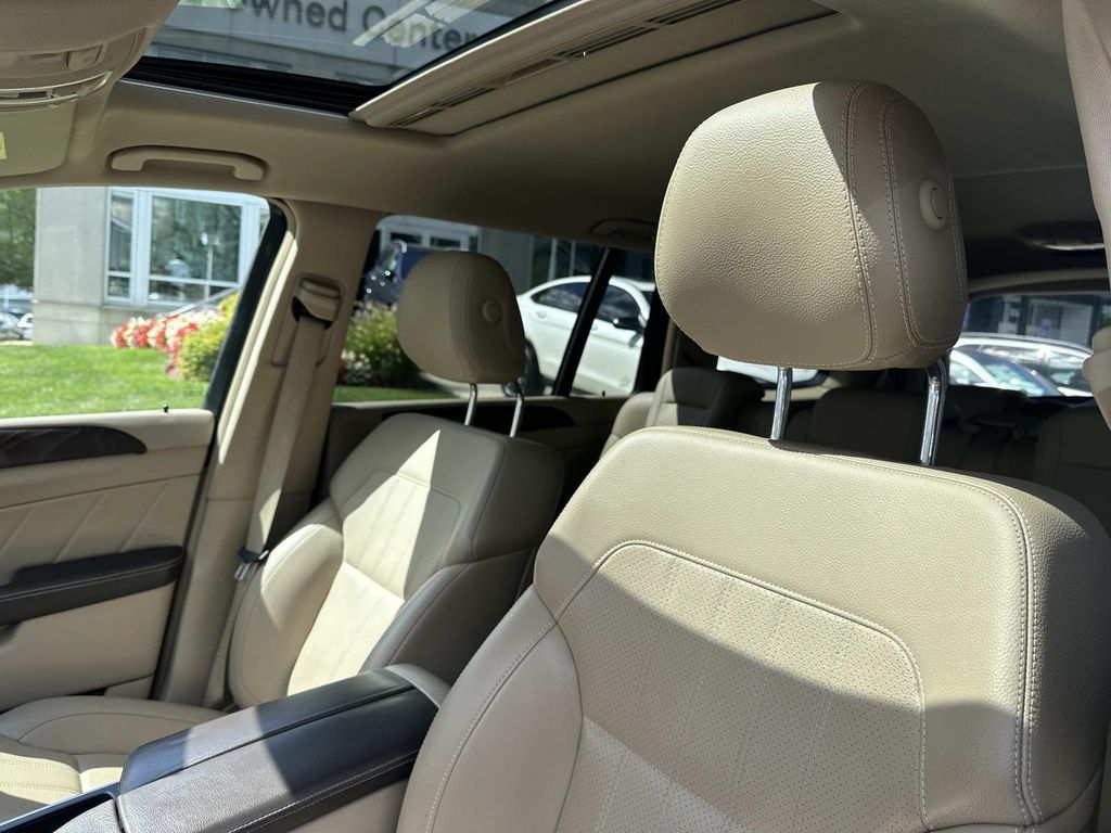 2016 Mercedes Benz GL 450 photo 39