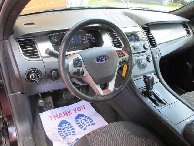 2014 Ford Taurus SEL photo 17