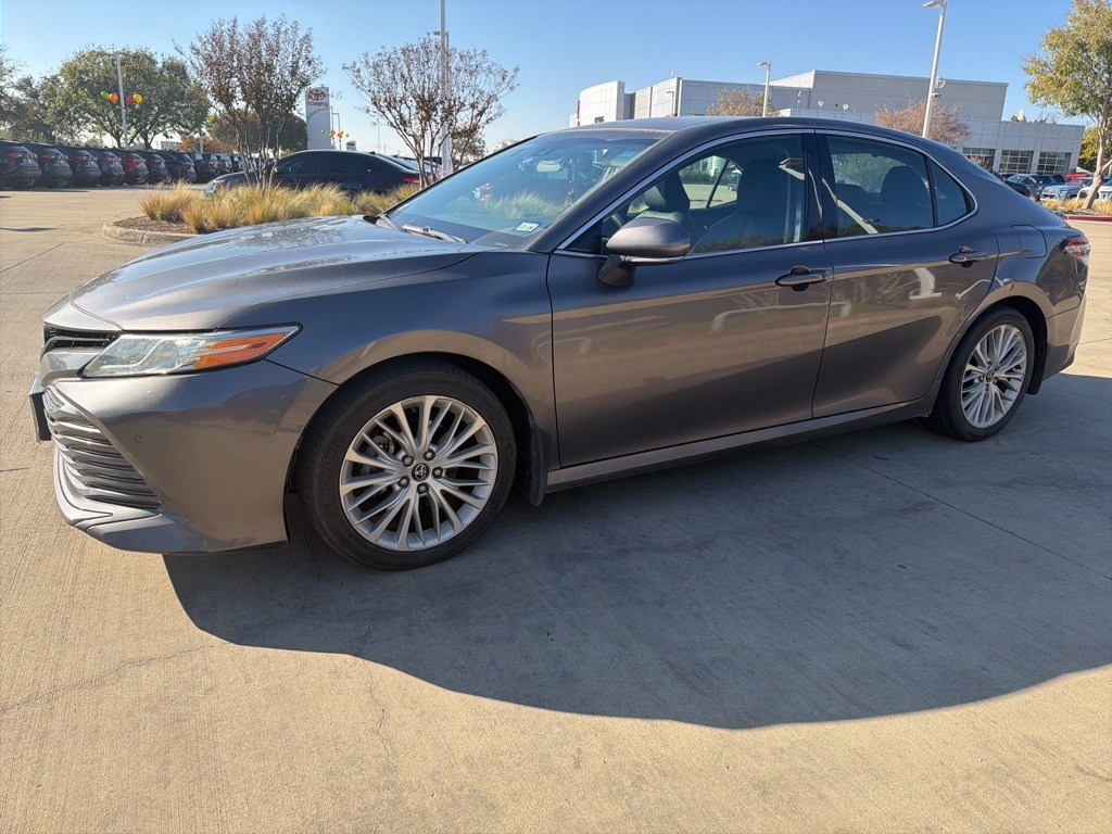 2018 Toyota Camry XLE's photo