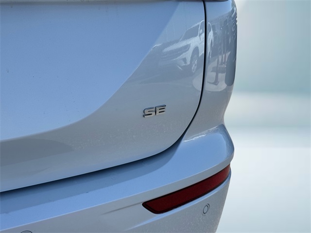 2024 Mitsubishi Outlander SE photo 5