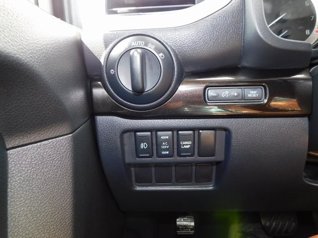 2017 Nissan Titan SV photo 21
