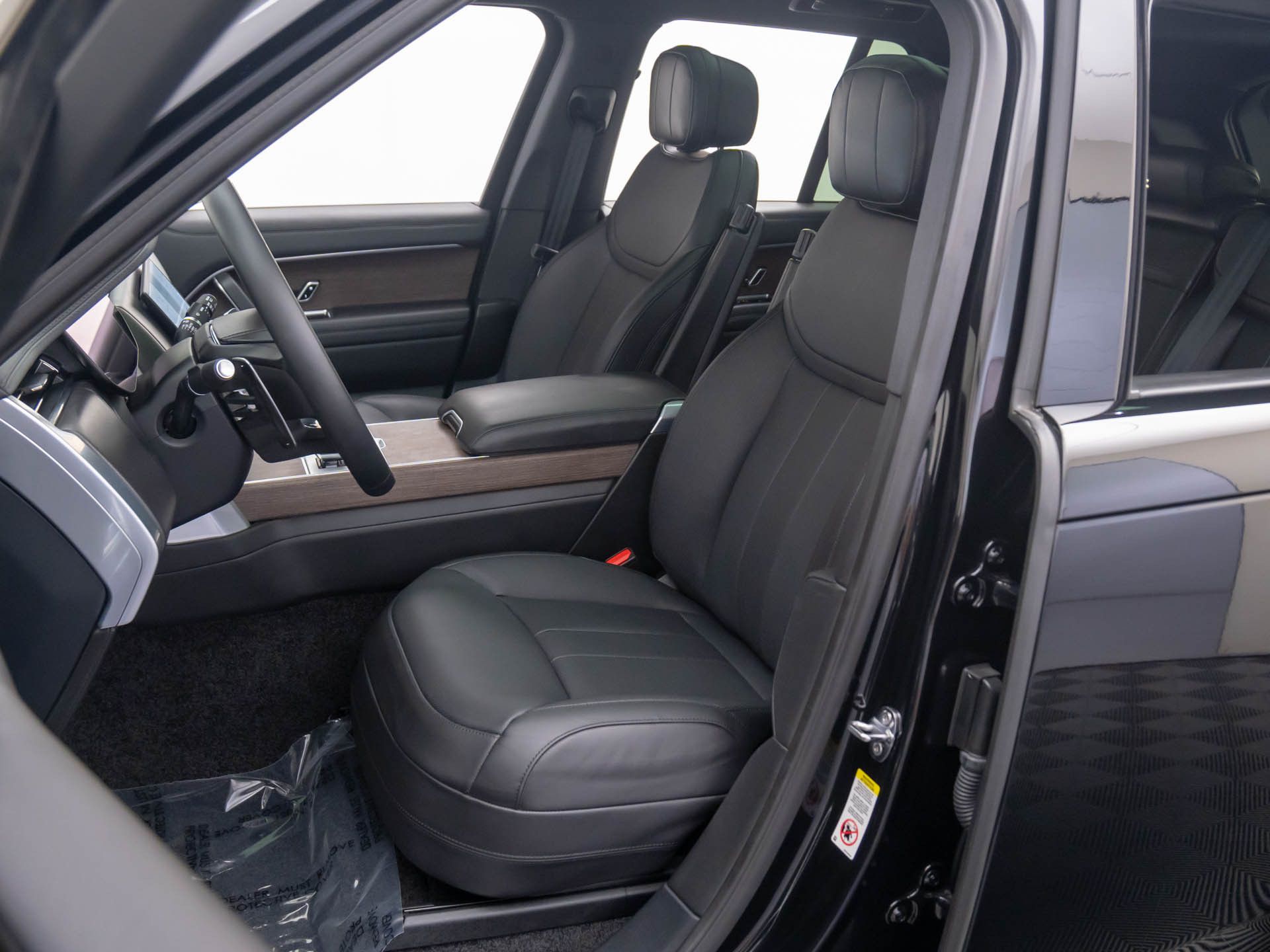 2025 Land Rover Range Rover SE photo 15