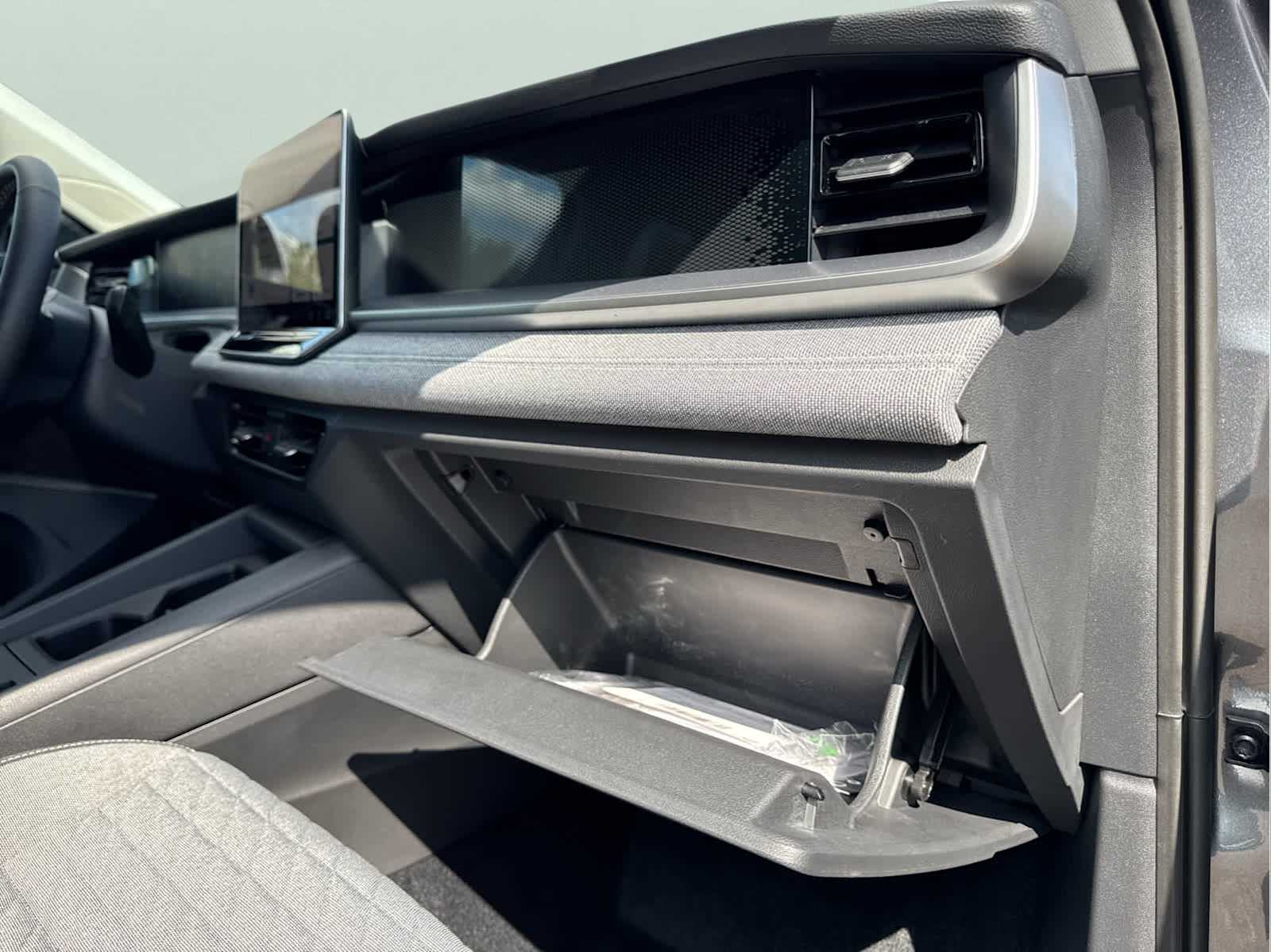 2025 Volkswagen Tiguan S photo 32
