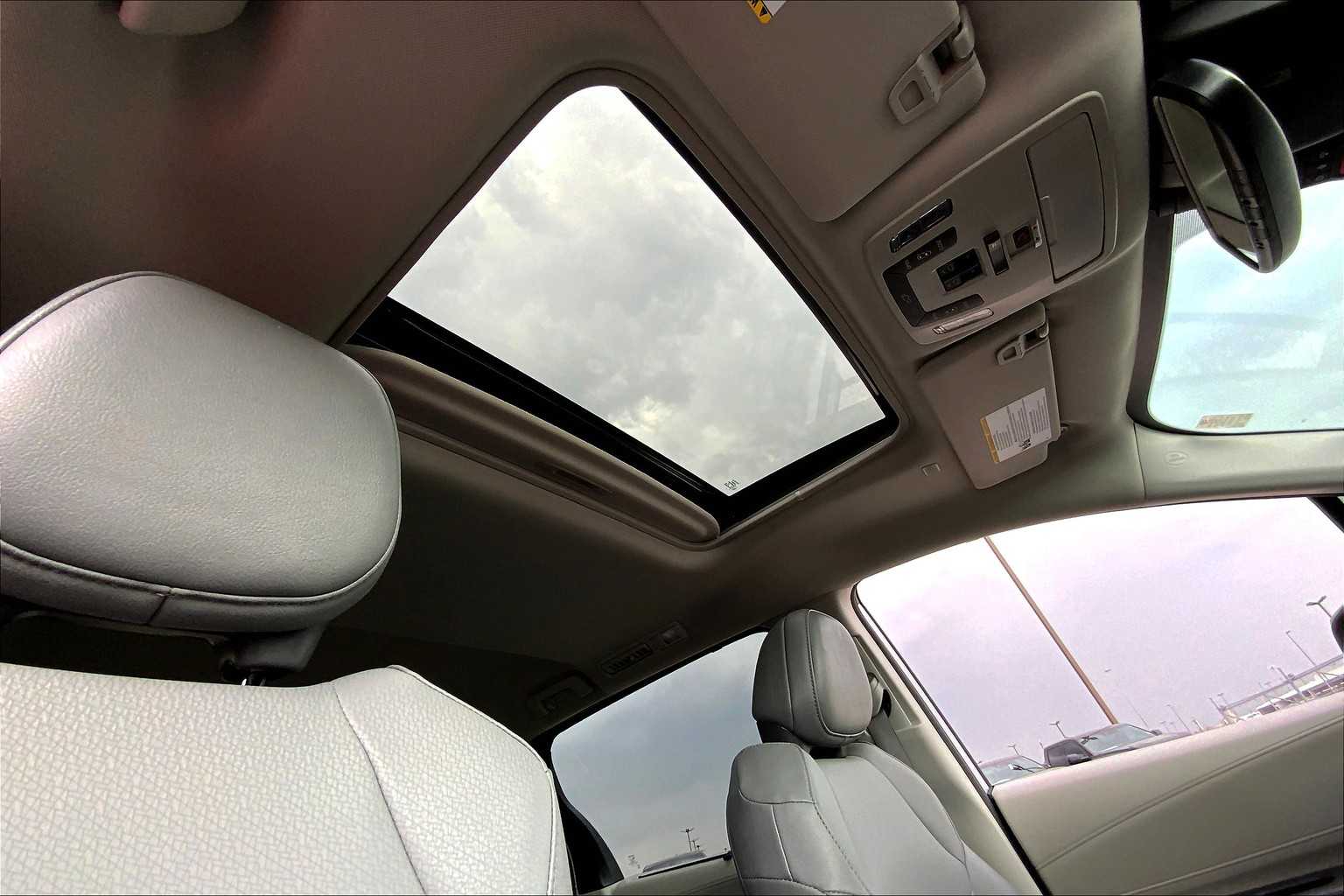 2024 Toyota Sienna XLE photo 13