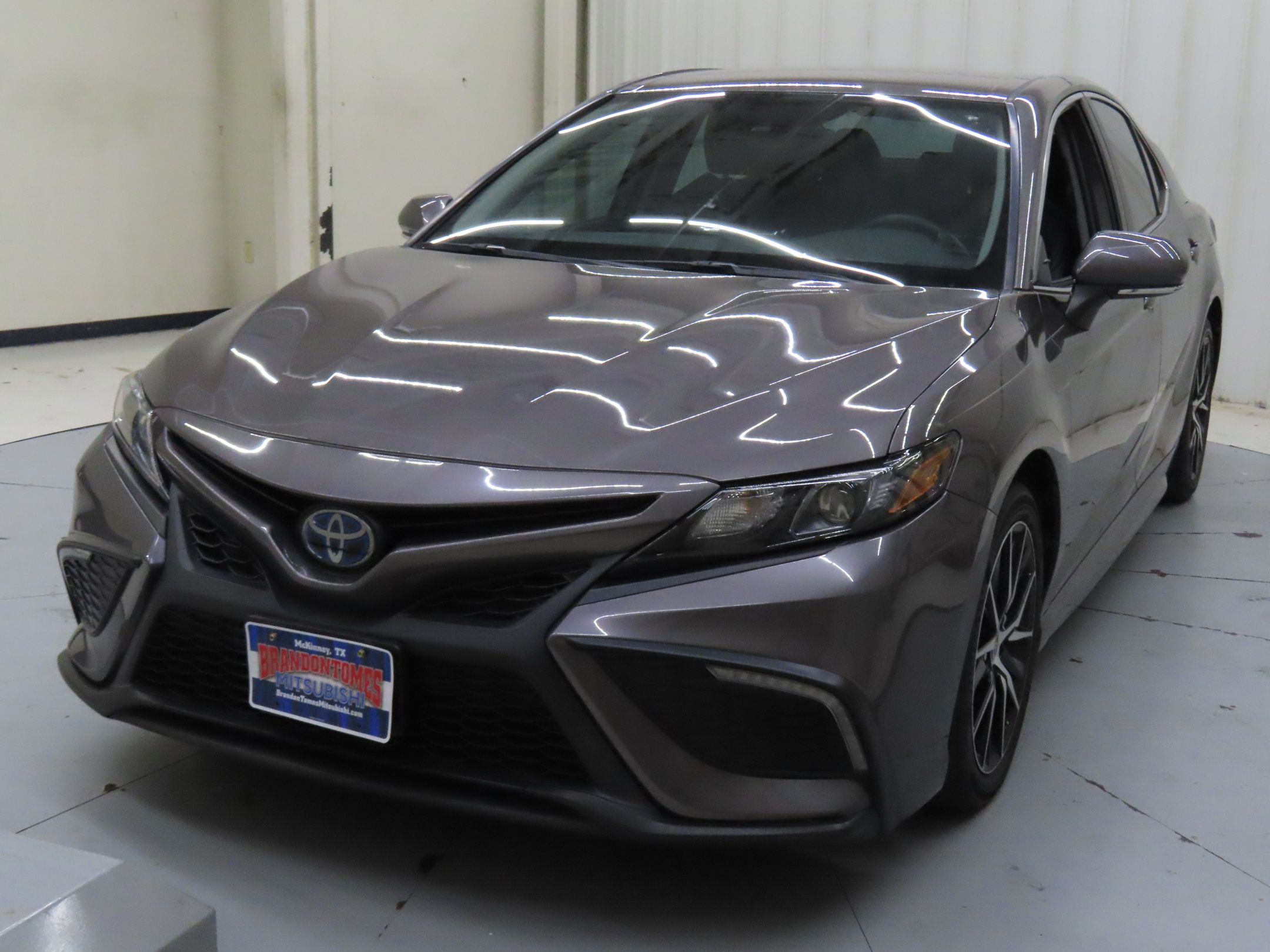 2022 Toyota Camry Hybrid SE photo 7