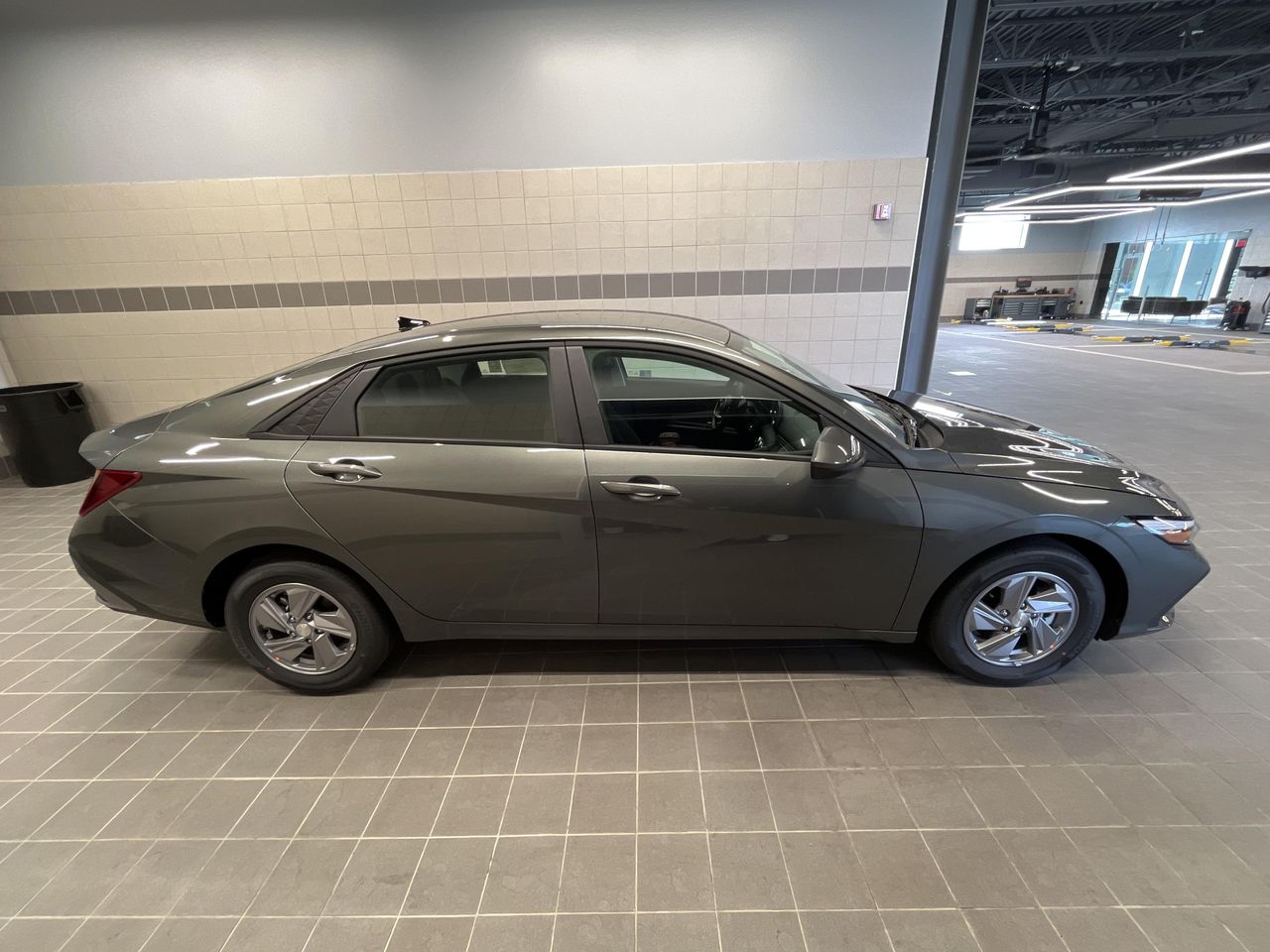 2025 Hyundai Elantra SE photo 2