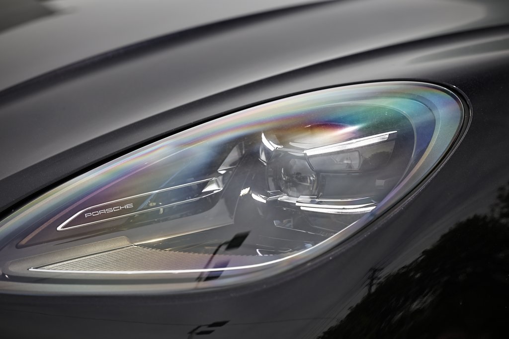 2025 Porsche Macan T photo 11