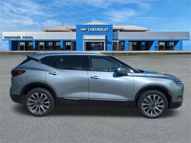 2025 Chevrolet Blazer Premier photo 2