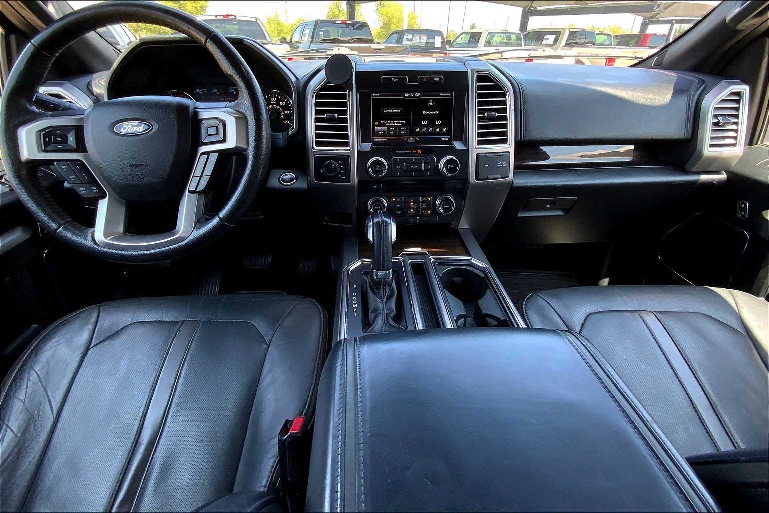2015 Ford F-150 Platinum photo 13