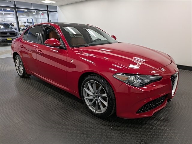 2022 Alfa Romeo Giulia Ti photo 3