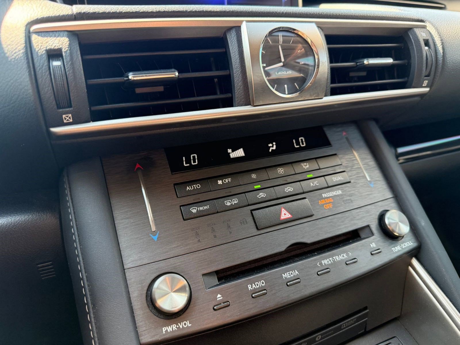 2019 Lexus IS 300 photo 26