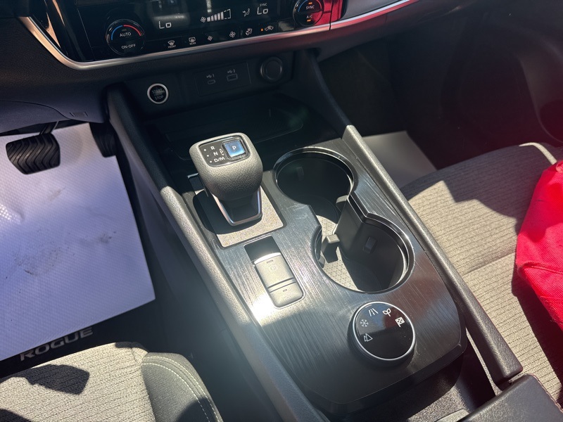 2022 Nissan Rogue SV photo 36