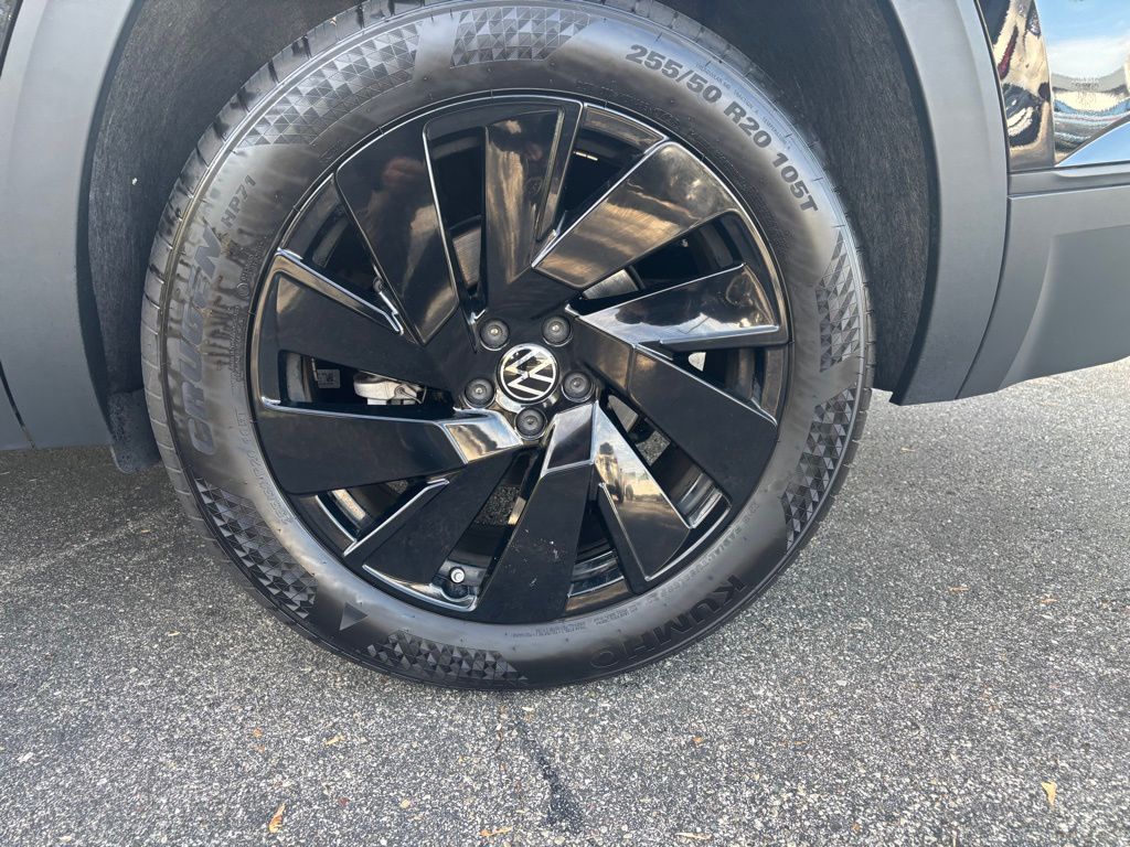 2024 Volkswagen Atlas SE Technology photo 9