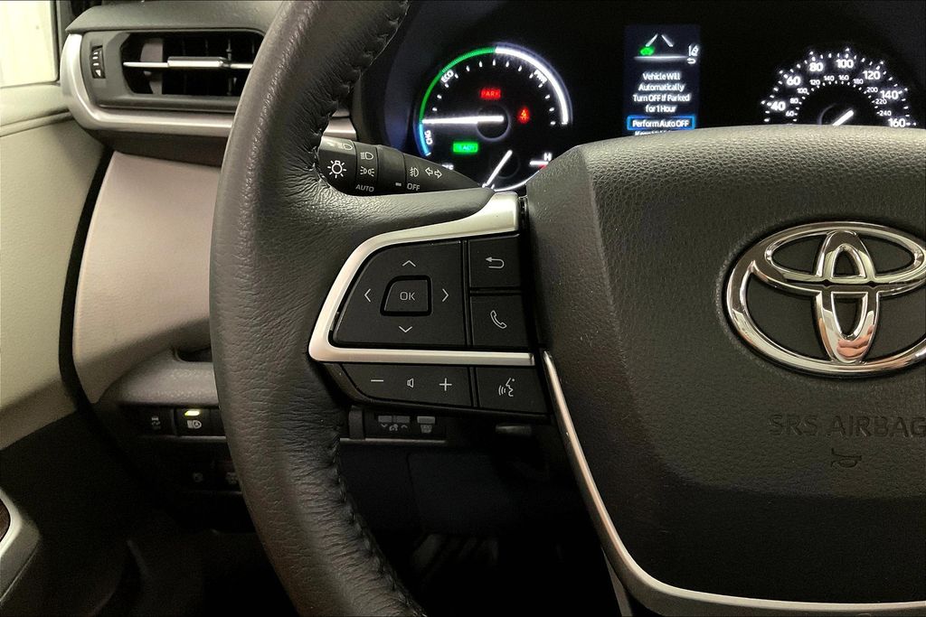 2022 Toyota Sienna XLE photo 16