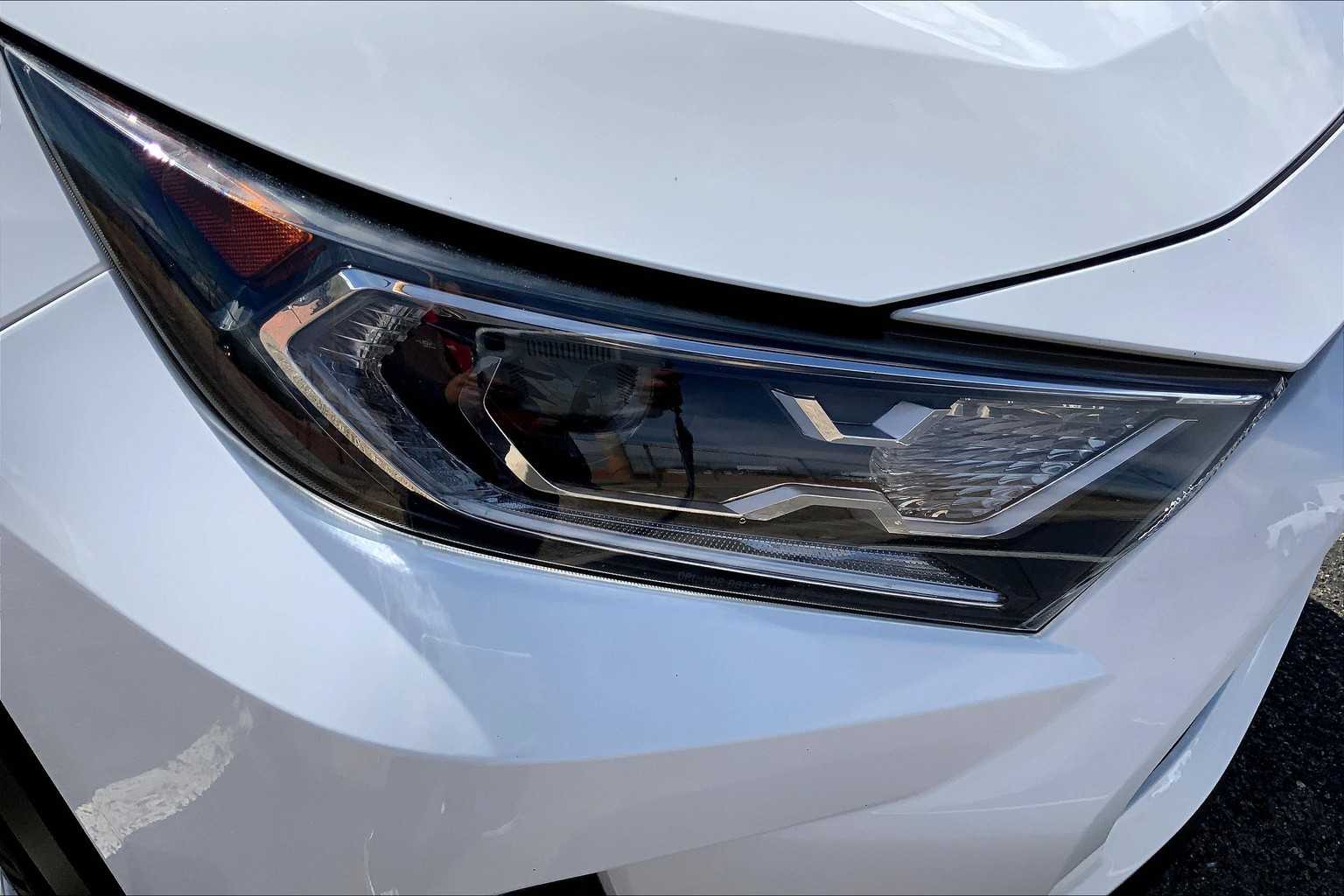 2021 Toyota RAV4 Hybrid XLE photo 23