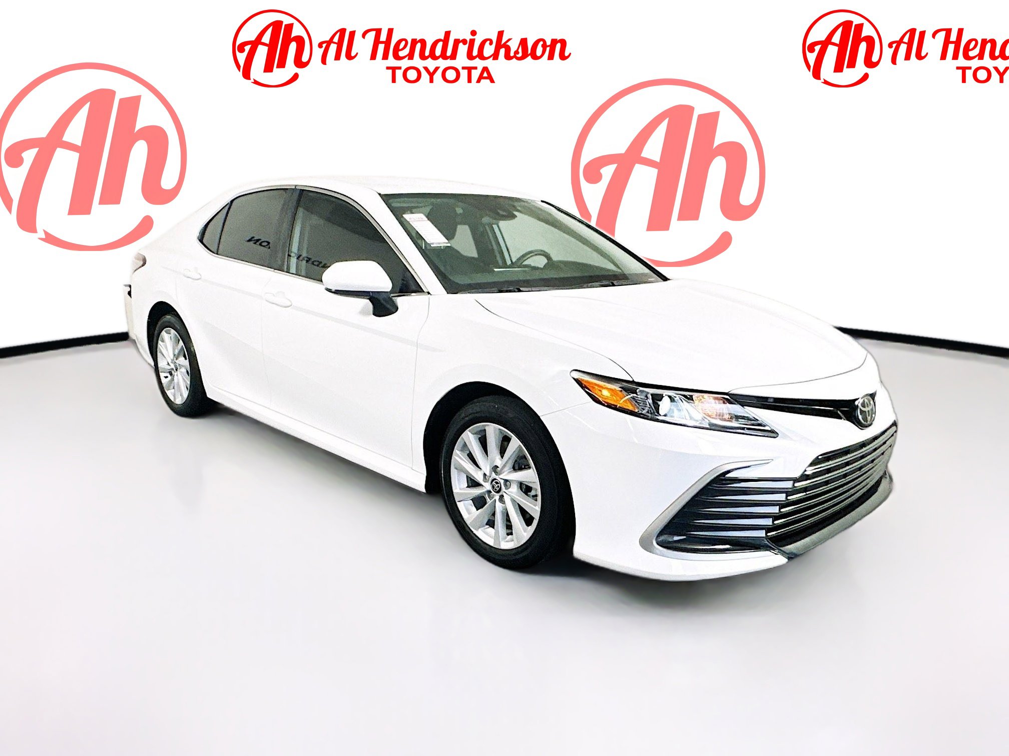 2023 Toyota Camry LE's photo