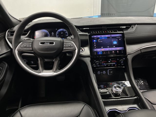 2025 Jeep Grand Cherokee Limited photo 4