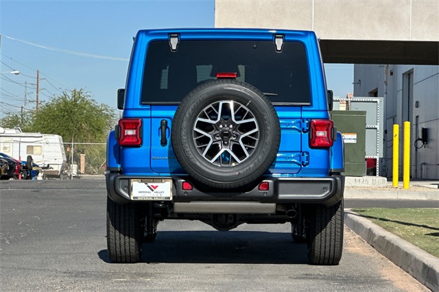 2025 Jeep Wrangler Sahara photo 4