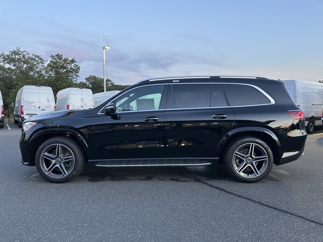 2026 Mercedes Benz GLS 450 4MATIC photo 4