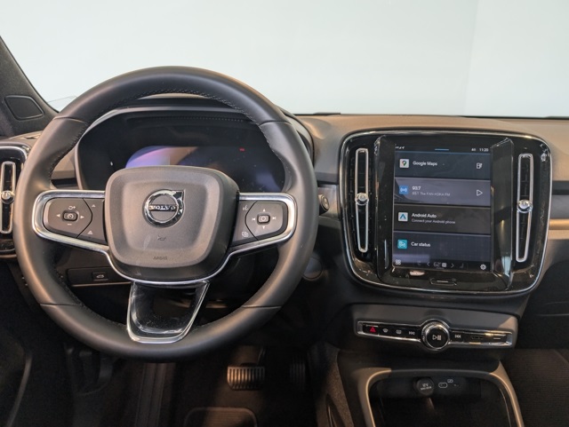 2023 Volvo XC40 Recharge Ultimate photo 16