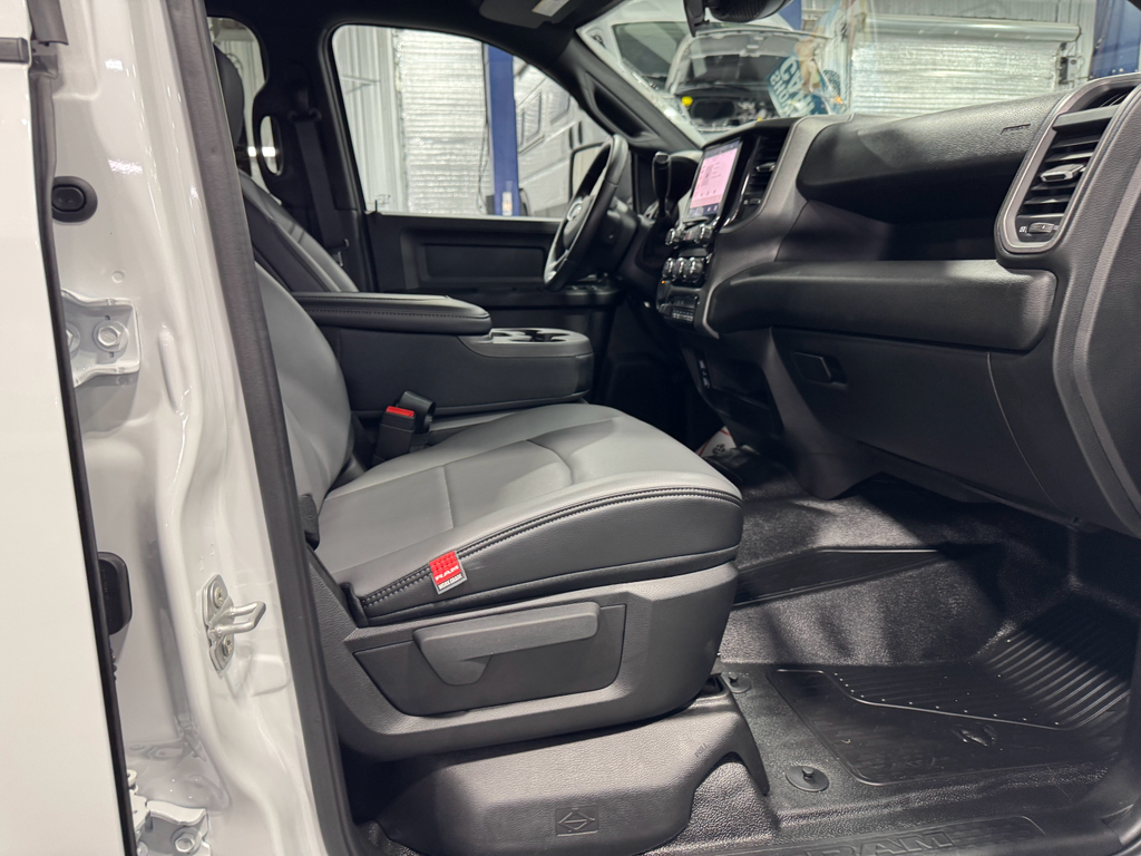 2025 Ram 3500 Tradesman photo 9