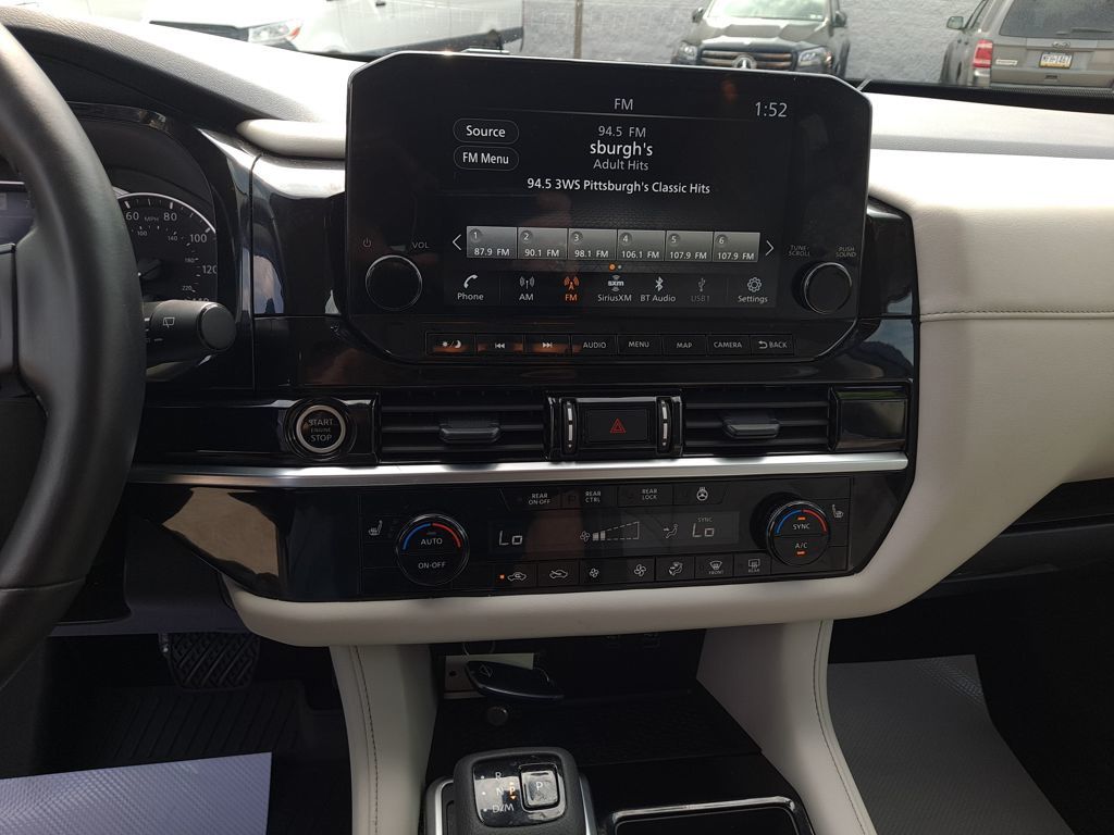 2024 Nissan Pathfinder SL photo 17