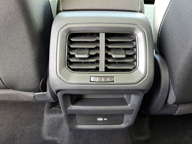 2025 Volkswagen Taos SE photo 15