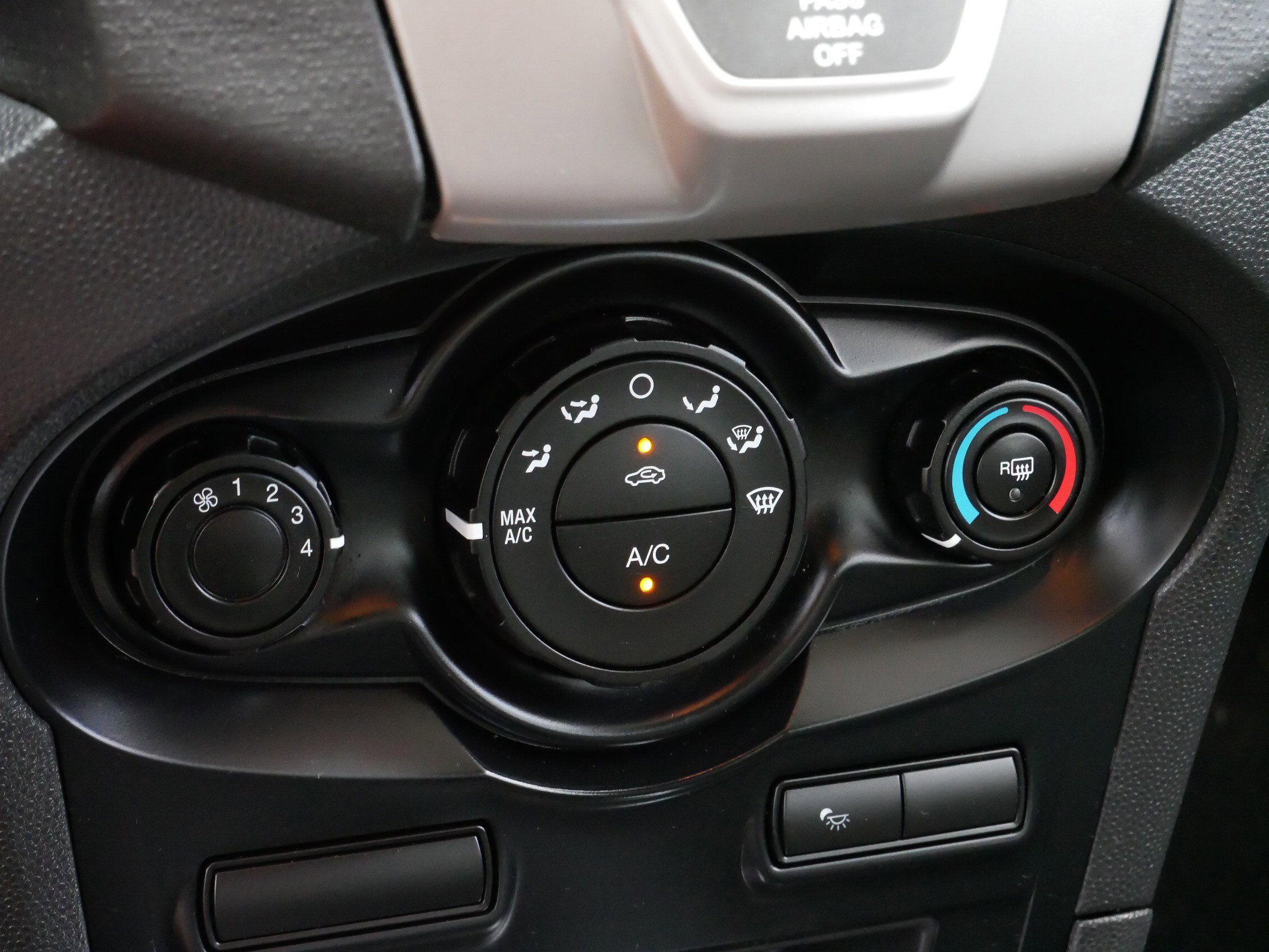 2013 Ford Fiesta SE photo 20