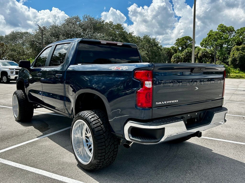 2020 Chevrolet Silverado 1500 LT photo 3