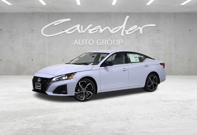 2025 Nissan Altima SR's photo