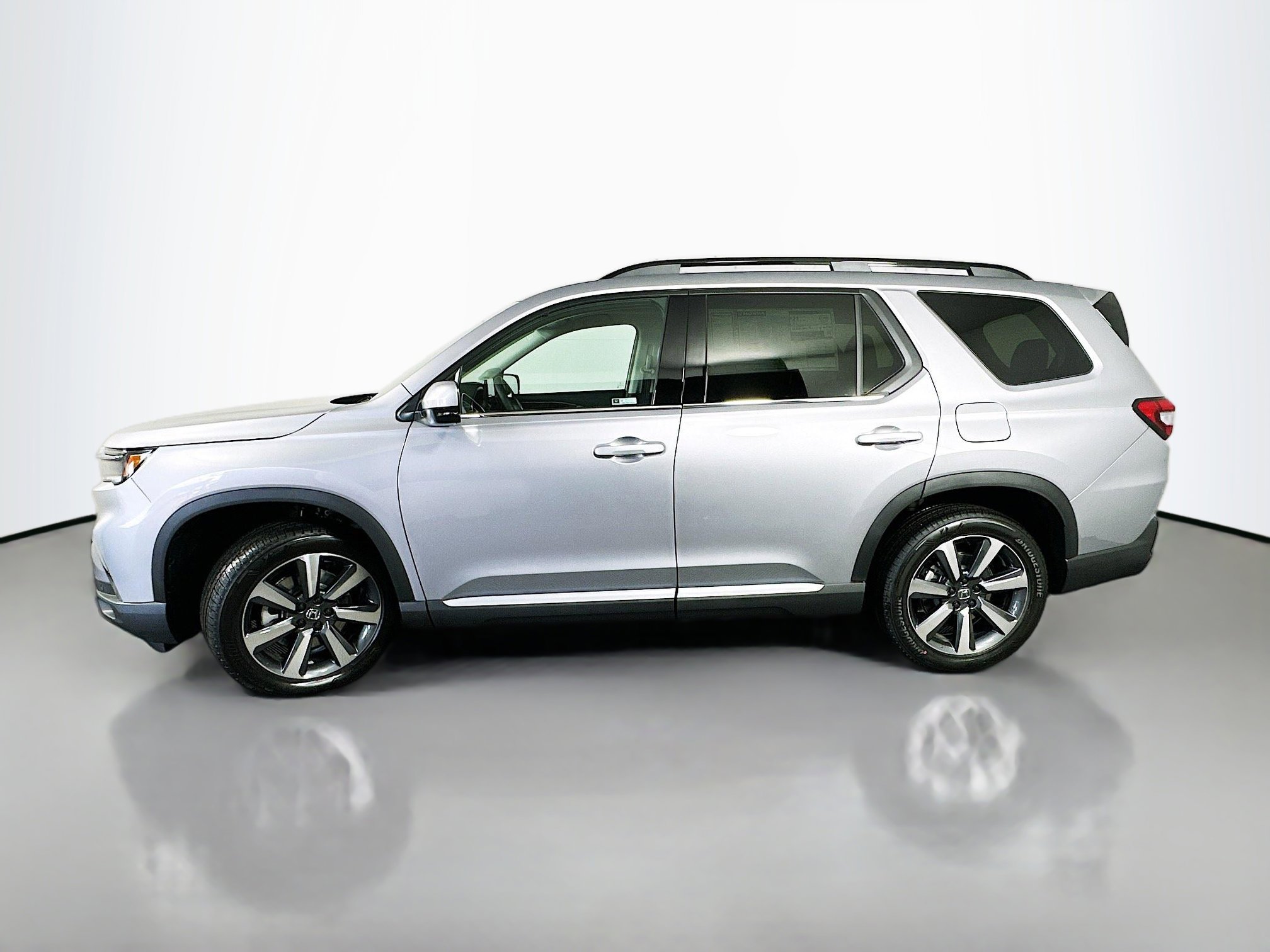2025 Honda Pilot Touring photo 4