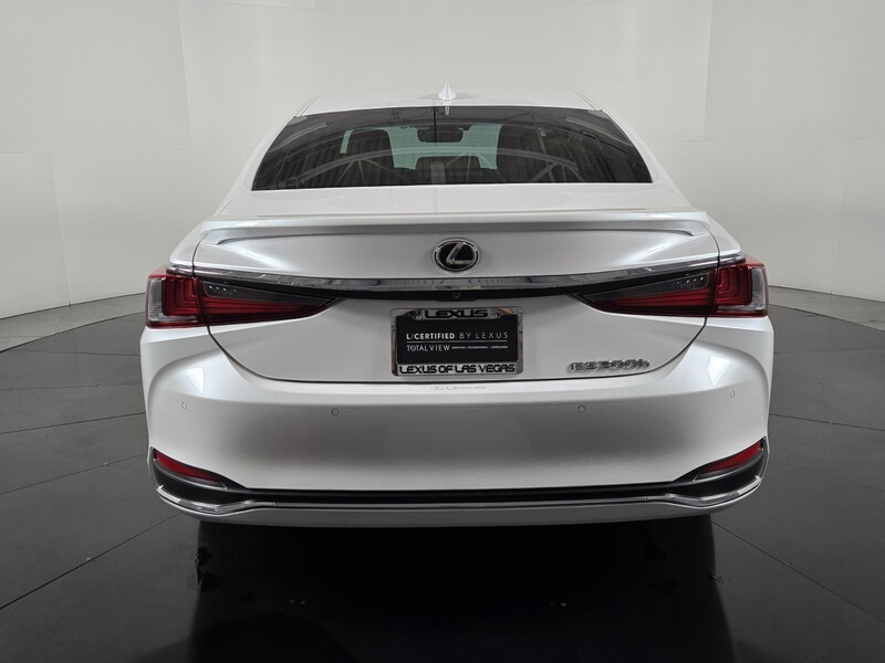 2025 Lexus ES 300h photo 4