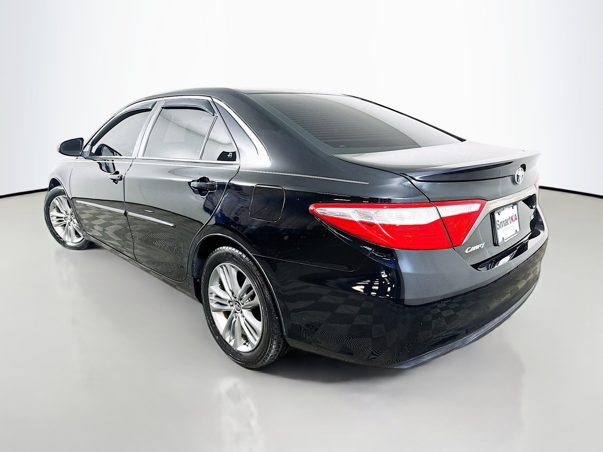 2015 Toyota Camry SE photo 5