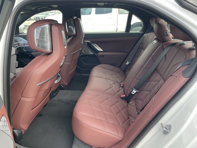 2026 Bmw 750e photo 18