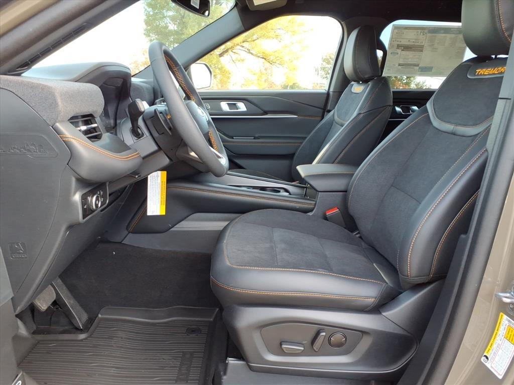 2026 Ford Explorer photo 3