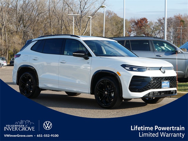 2026 Volkswagen Tiguan SE R-LINE BLACK's photo