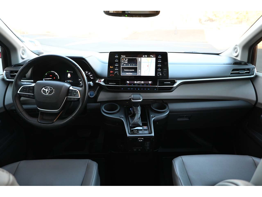 2022 Toyota Sienna XLE photo 19