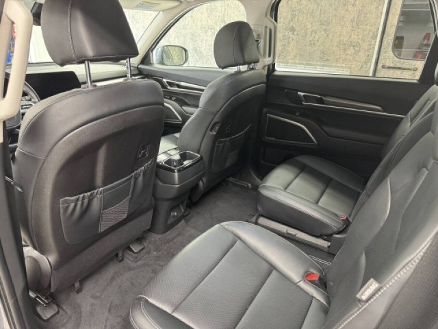 2024 Kia Telluride S photo 7