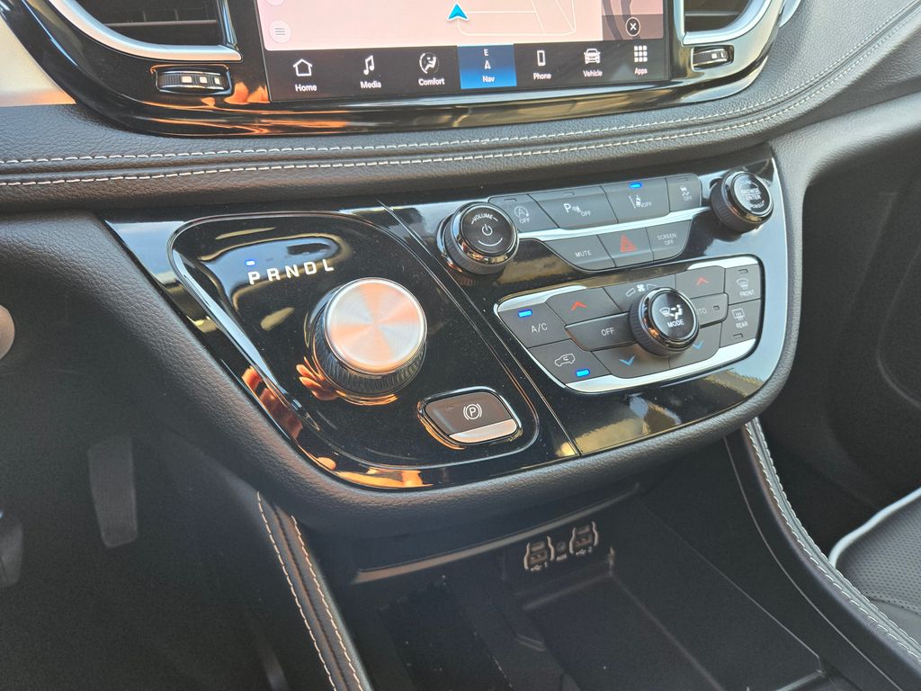 2025 Chrysler Pacifica Limited photo 23