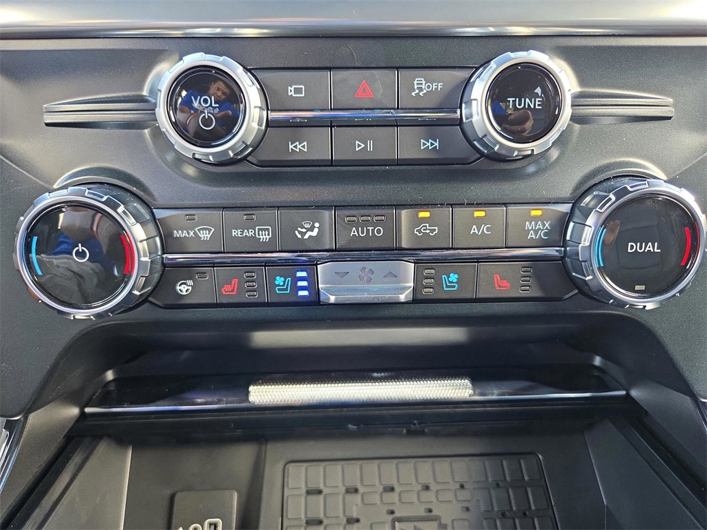 2025 Ford F-150 Lariat photo 14
