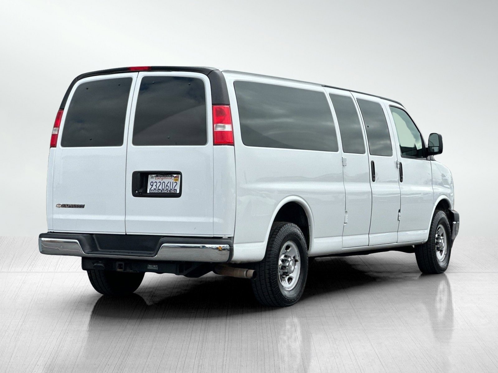 2019 Chevrolet Express 3500 LT photo 2