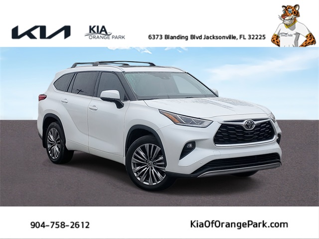 2022 Toyota Highlander Platinum's photo