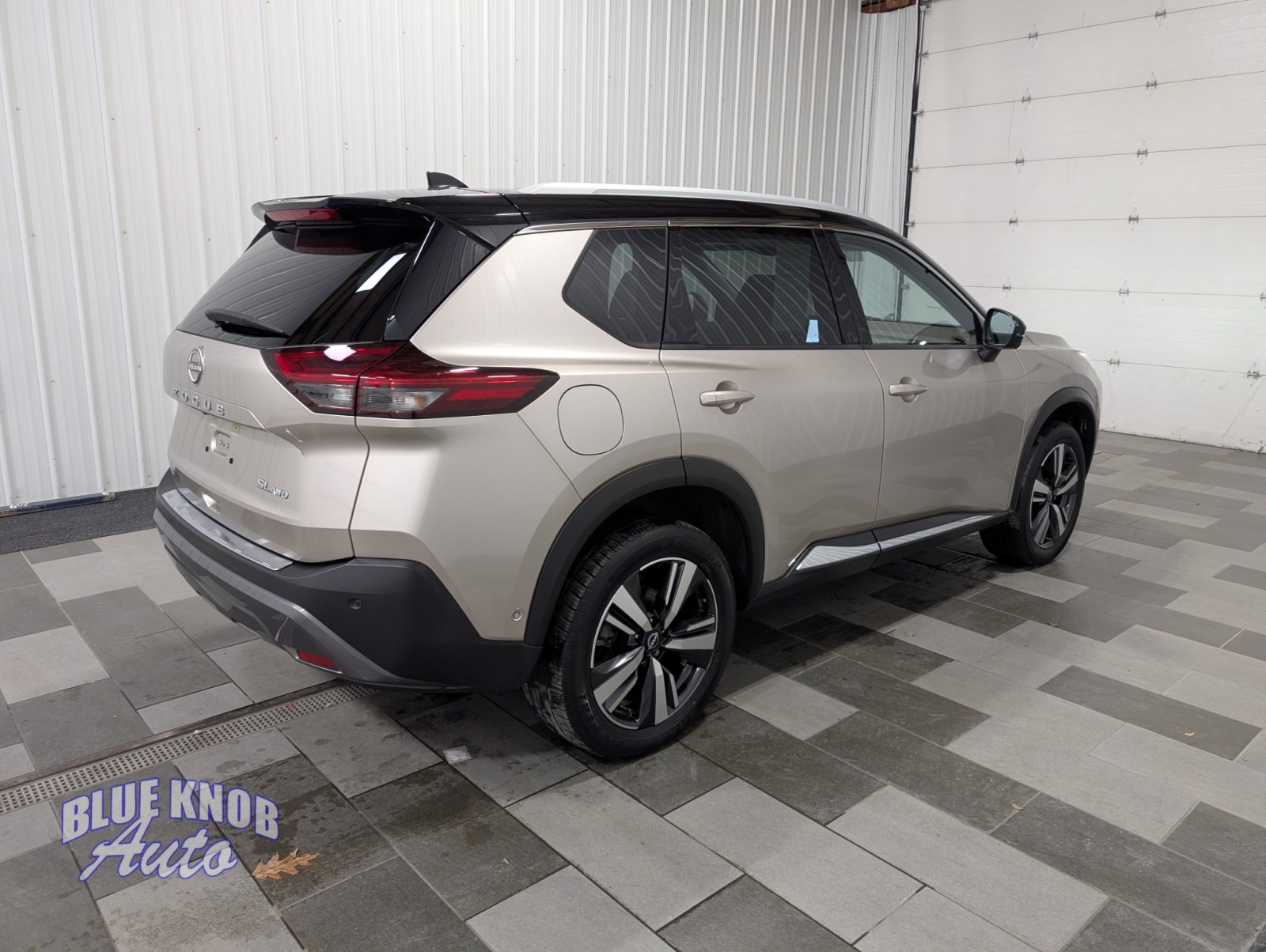 2023 Nissan Rogue SL photo 3