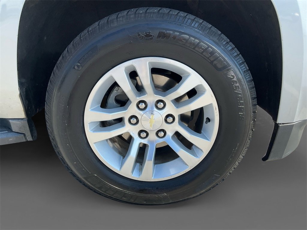 2018 Chevrolet Suburban LT photo 15